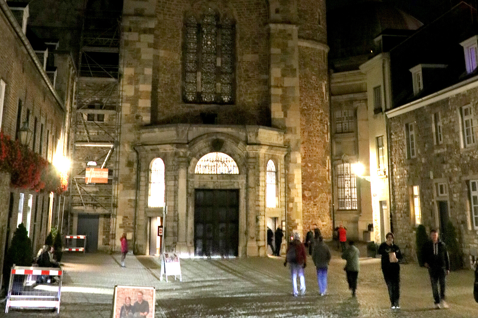 Schon seit vielen Jahren wird die "Nacht der Lichter" im Aachener Dom veranstaltet.