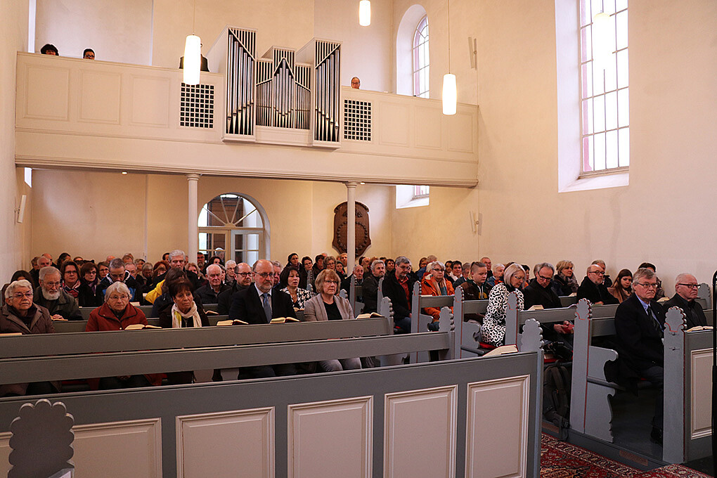 In den vergangenen Jahren fand in der Harperscheider Kirche samstagsabends, sowie zu Feiertagen, ein Gottesdienst statt.