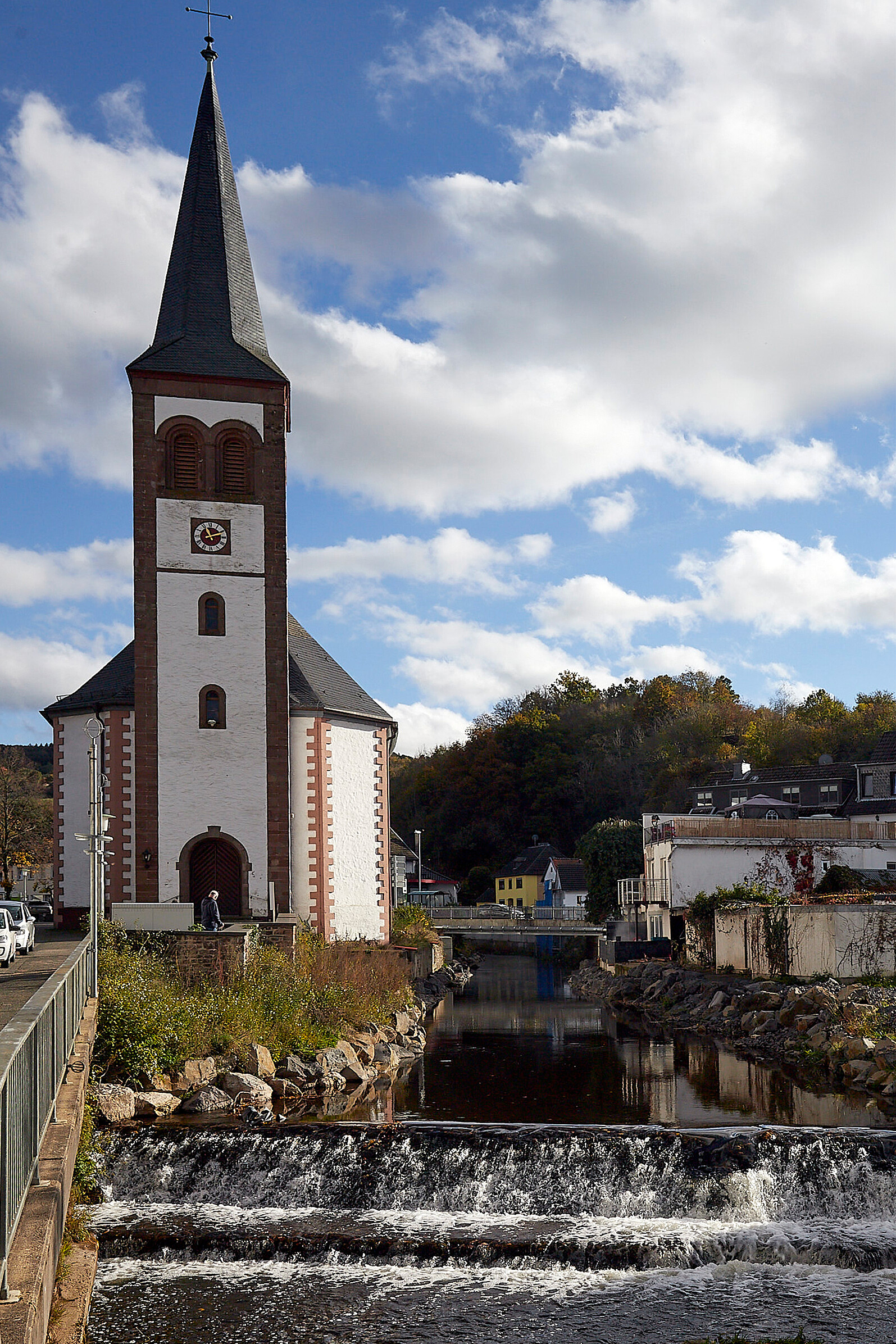 Die malerische Lage direkt am Ufer der Urft wurde der Gemündener Kirche zum Verhängnis.