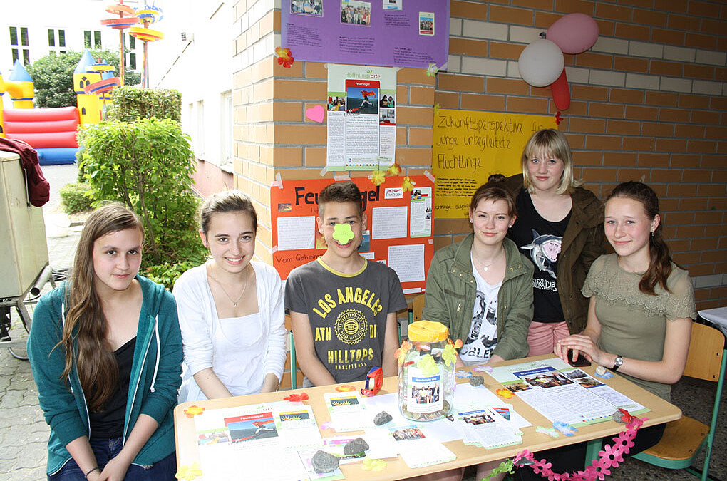 Schüler des SGS am Spendenstand auf dem Sommerfest (Foto: Joswig)