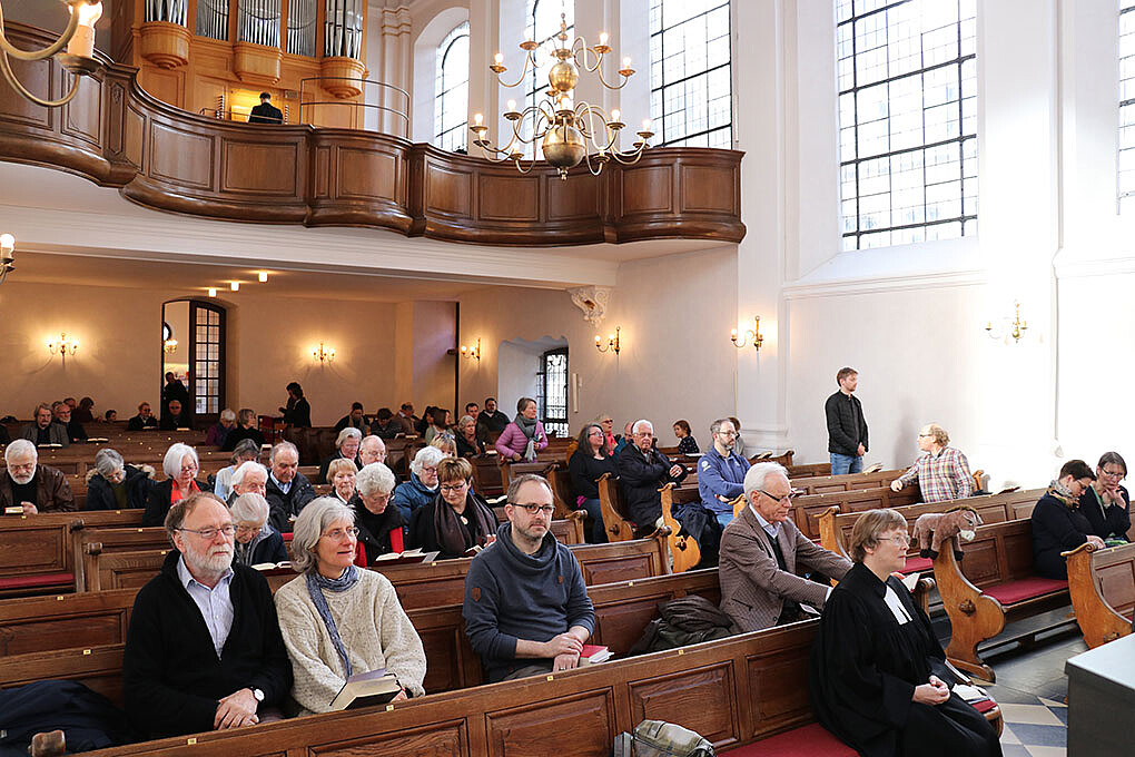 Mehr als hundert Besucher nahmen am Sonntag am Gottesdienst in der Annakirche teil.
