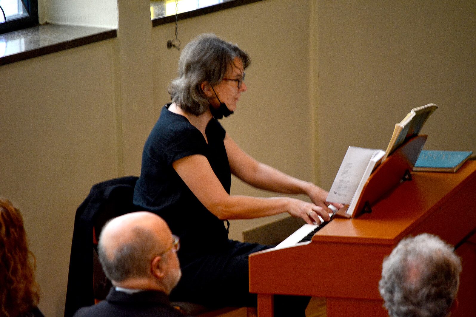 Olga Losen an Klavier und Orgel