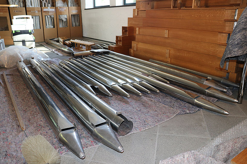 Wer eine Orgel transportieren will, muss vorsichtig sein und Ordnung halten, denn mehr als 1000 Pfeifen sollen wieder unbeschadet an ihren Platz.