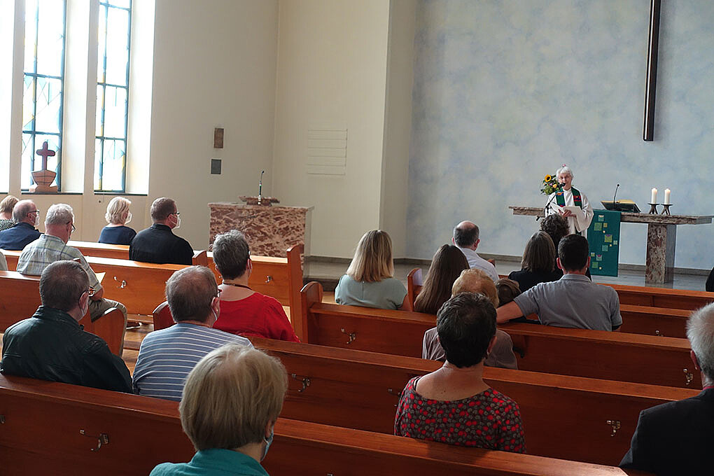 Pfarrerin Annegret Helmer begrüßte die Gäste in der evangelischen Kirche in Alsdorf-Mariadorf.