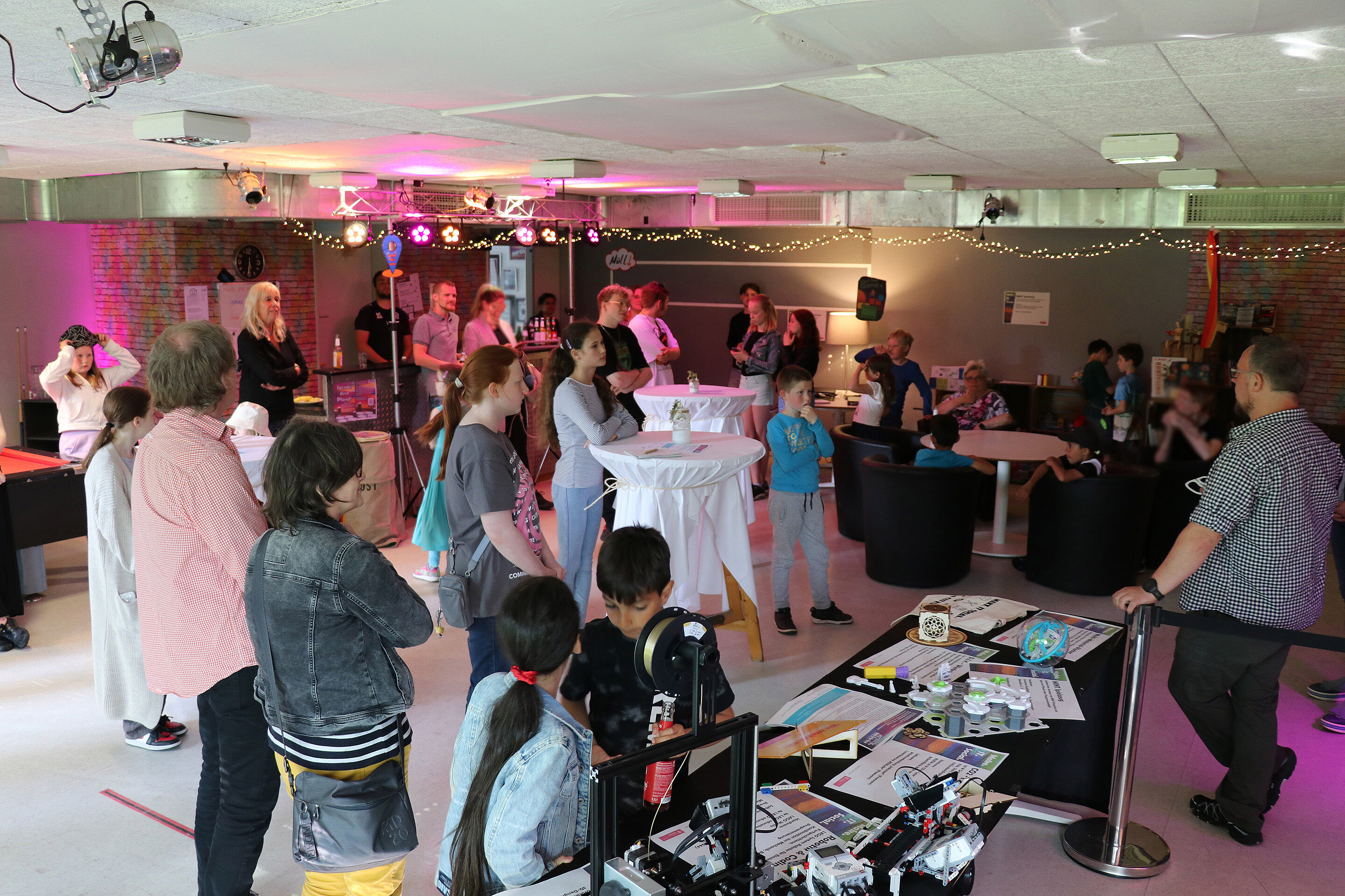 Eröffnungsfeier "Make. IT. Social" in der OT Kullen: Startschuss für den neuen "Maker Space" für digitale, kreative Angebote.