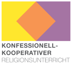 Logo vom Konfessionell-kooperativer Religionsunterricht in den Kirchenfarben Gelb und Lila und Orange als Mischung aus beidem.