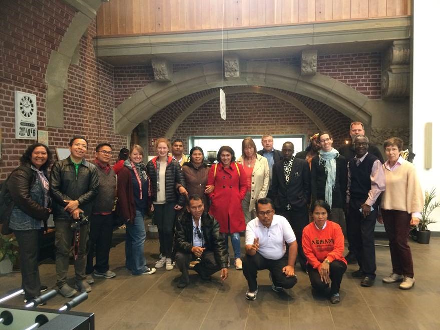 Die indonesischen und tansanischen Partnerschaftsgäste besuchten die JuKi in der Dreifaltigkeitskirche  (Quelle: JuKi Aachen)